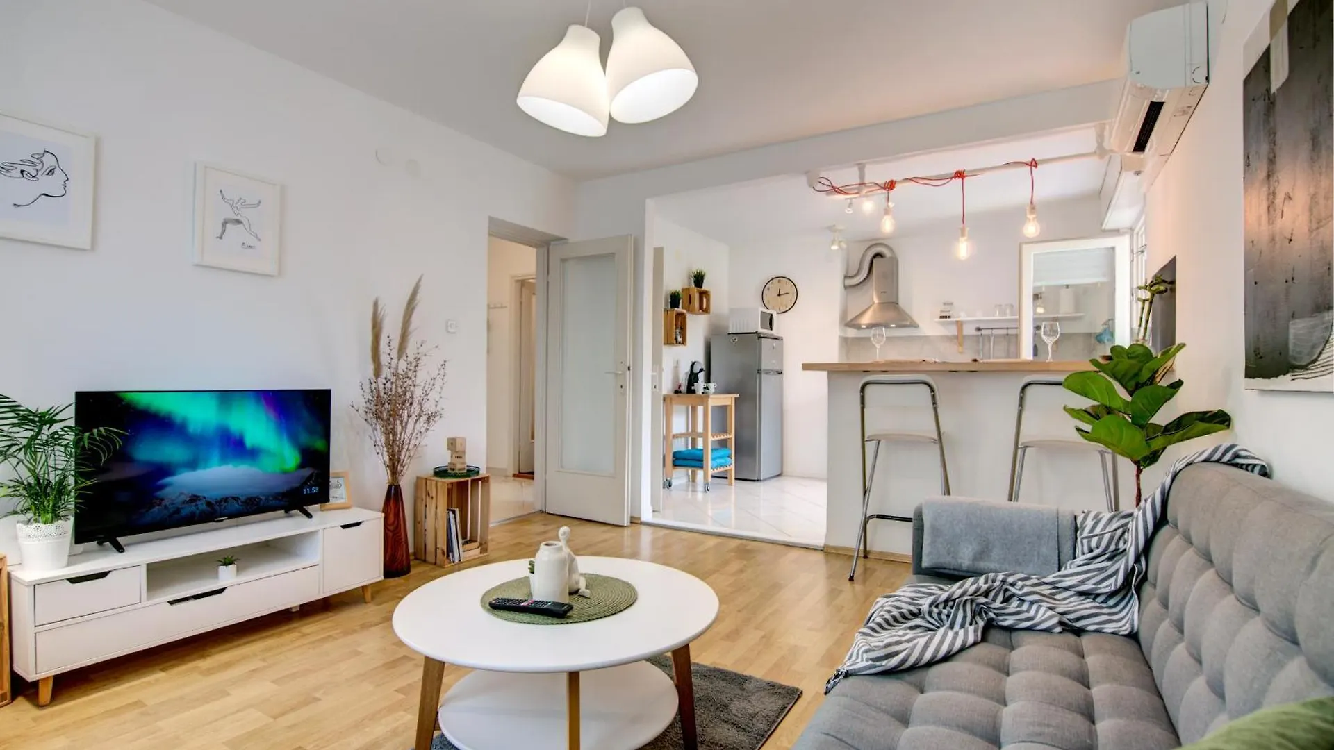 Centar White Apartment 풀라 0*,