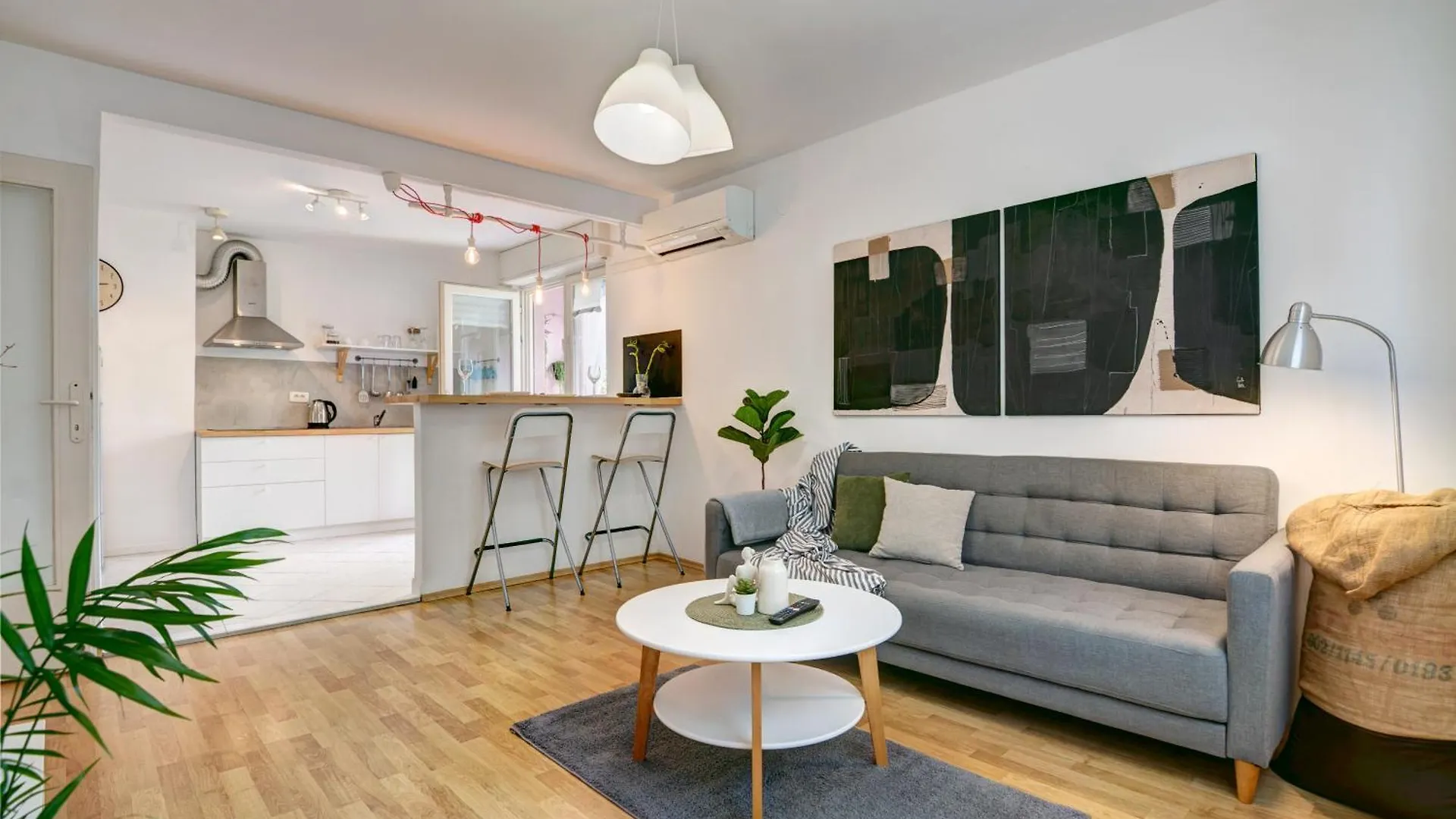 Centar White Apartment 풀라
