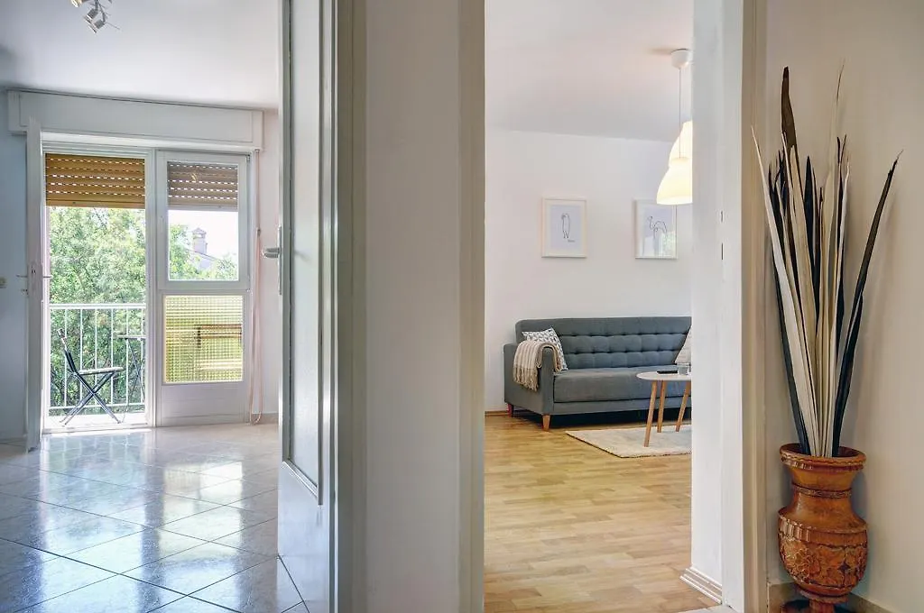 Centar White Apartment 풀라 0*,  크로아티아