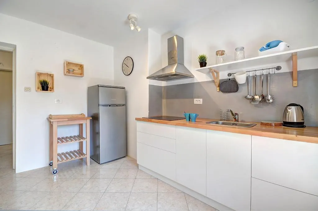 Centar White Apartment 풀라